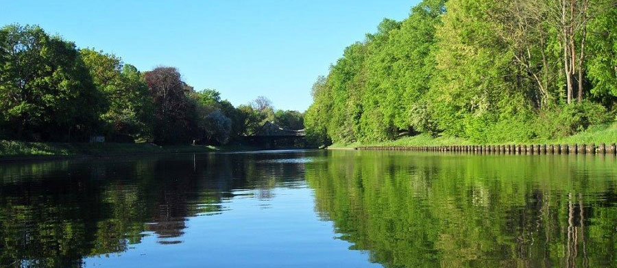 Landschaft mit Kanal in Mölln